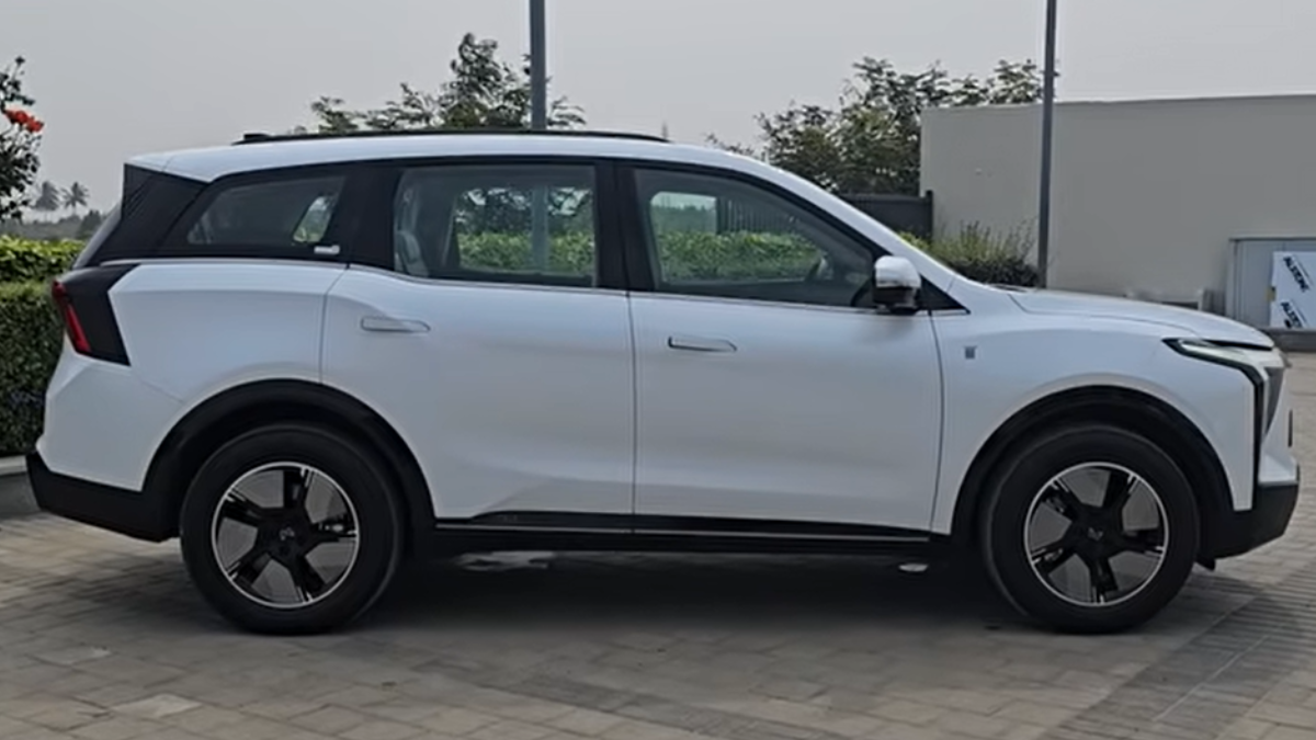 Mahindra XEV 9S view in white colour – electric SUV