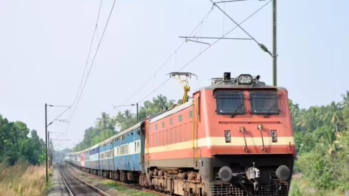 Indian Railways fare hike: 26 दिसंबर से मेल-एक्सप्रेस और एसी ट्रेनों का बढ़ा किराया