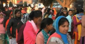 Odisha Home Guard jobs 2025 में झारसुगुड़ा में परीक्षा देने पहुंचे हजारों उम्मीदवार