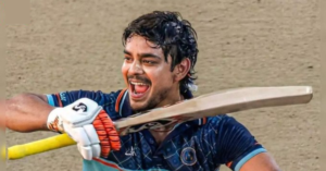 ईशान किशन 33 गेंदों में शतक लगाते हुए विजय हजारे ट्रॉफी मैच में बल्लेबाजी करते हुए